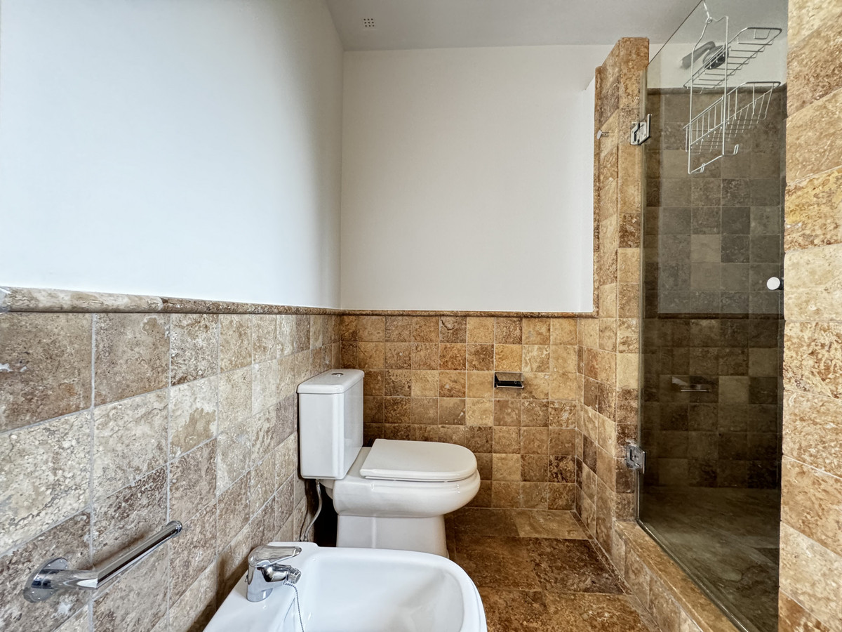 Se vende Apartamento Planta Media de 2 dormitorios en Costa Del Sol, Málaga, España