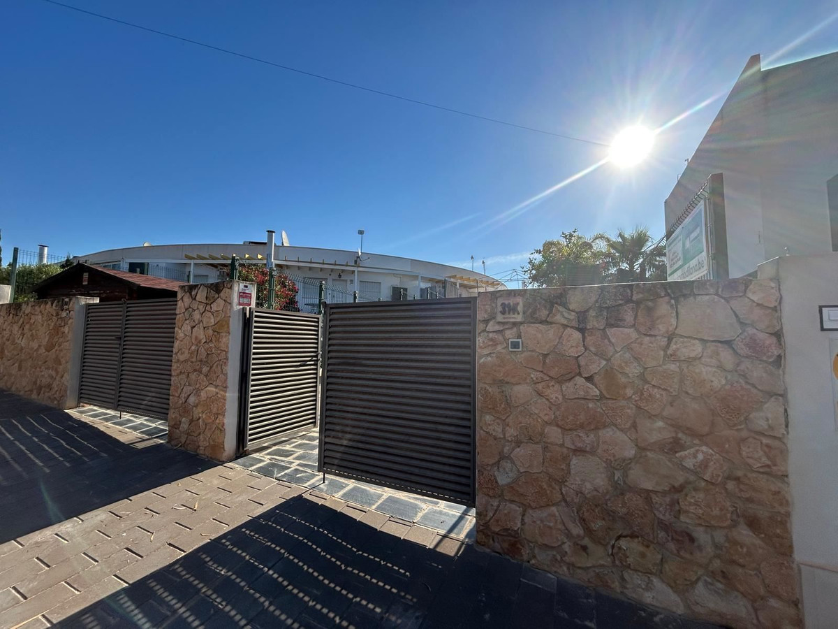 2 Bed Townhouse for sale in Mil Palmeras Costa Blanca, Alicante, Spain