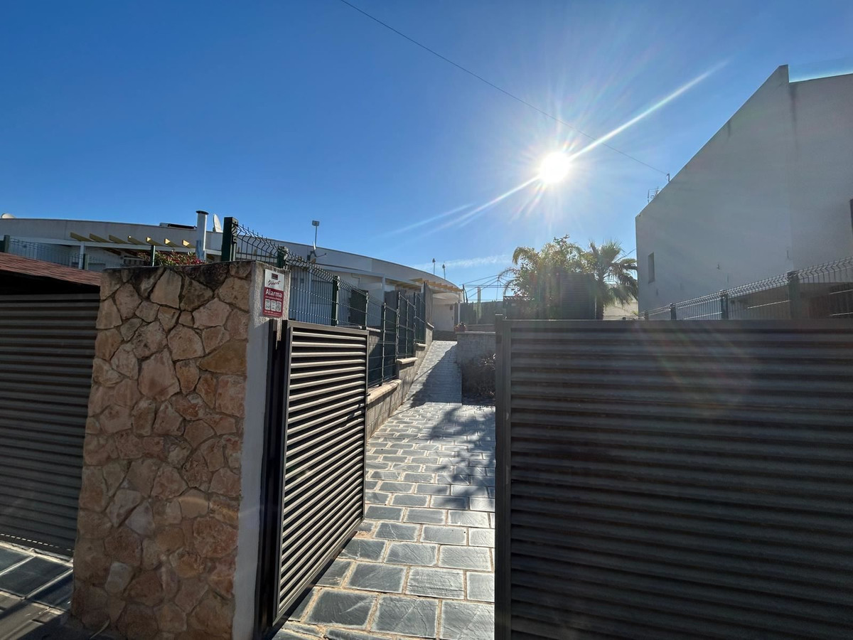 2 Bed Townhouse for sale in Mil Palmeras Costa Blanca, Alicante, Spain