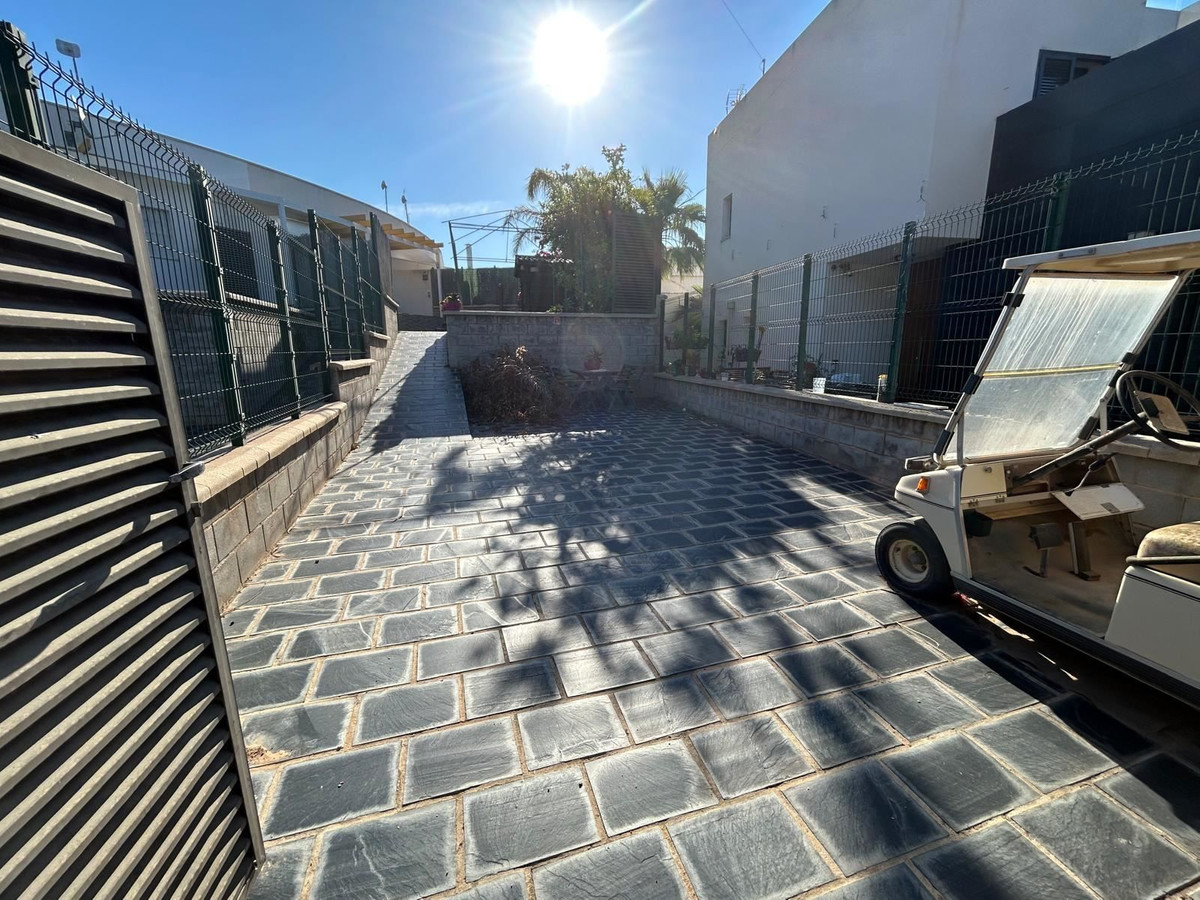 2 Bed Townhouse for sale in Mil Palmeras Costa Blanca, Alicante, Spain