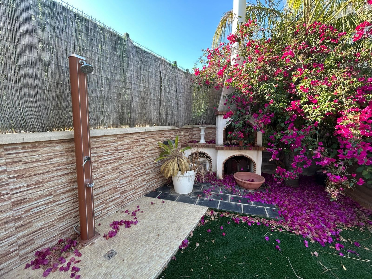 2 Bed Townhouse for sale in Mil Palmeras Costa Blanca, Alicante, Spain