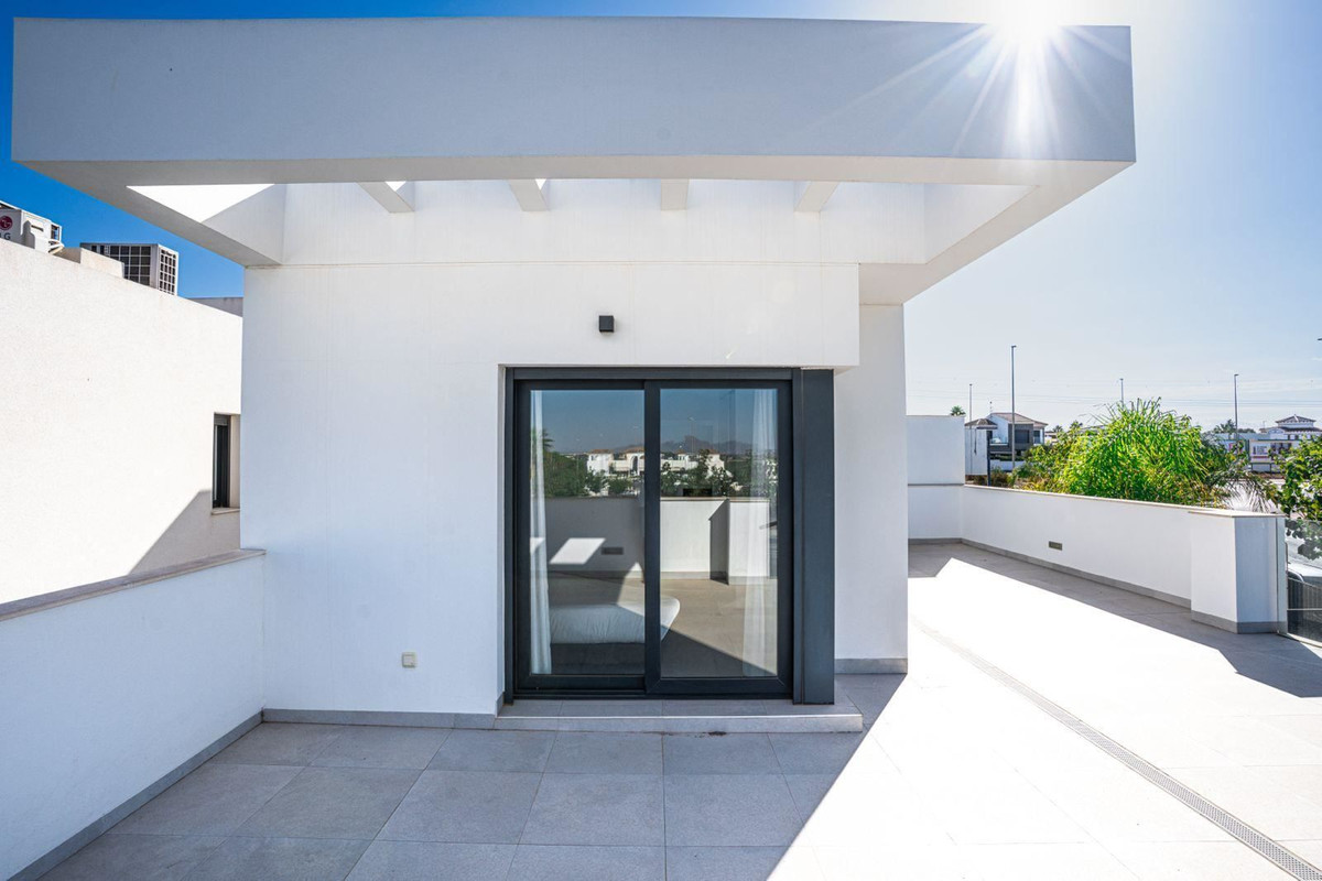 Se vende Villa - Chalet de 3 dormitorios en Costa Blanca, Alicante, España