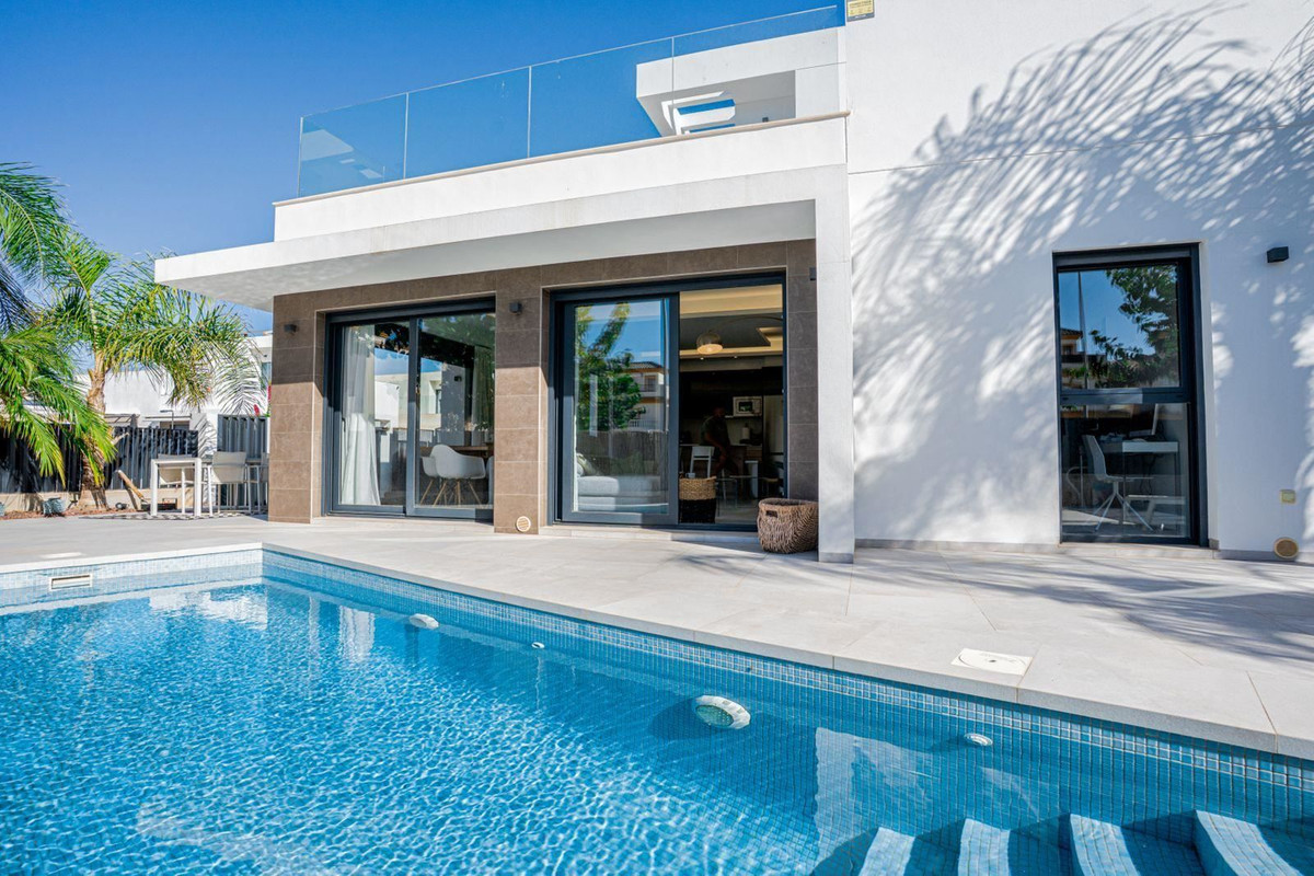 Se vende Villa - Chalet de 3 dormitorios en Costa Blanca, Alicante, España