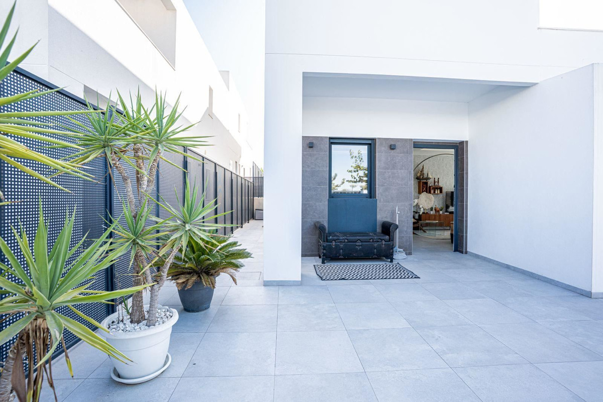Se vende Villa - Chalet de 3 dormitorios en Costa Blanca, Alicante, España