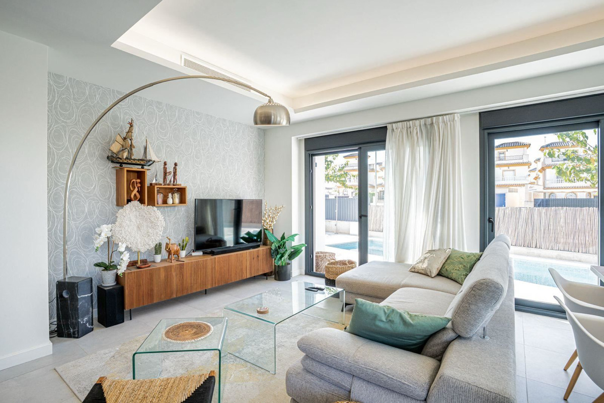 Se vende Villa - Chalet de 3 dormitorios en Costa Blanca, Alicante, España