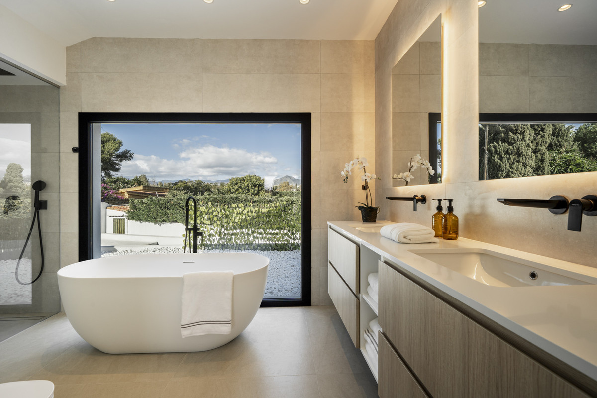 5 Bed Townhouse for sale in San Pedro De Alcántara Costa Del Sol, Málaga, Spain