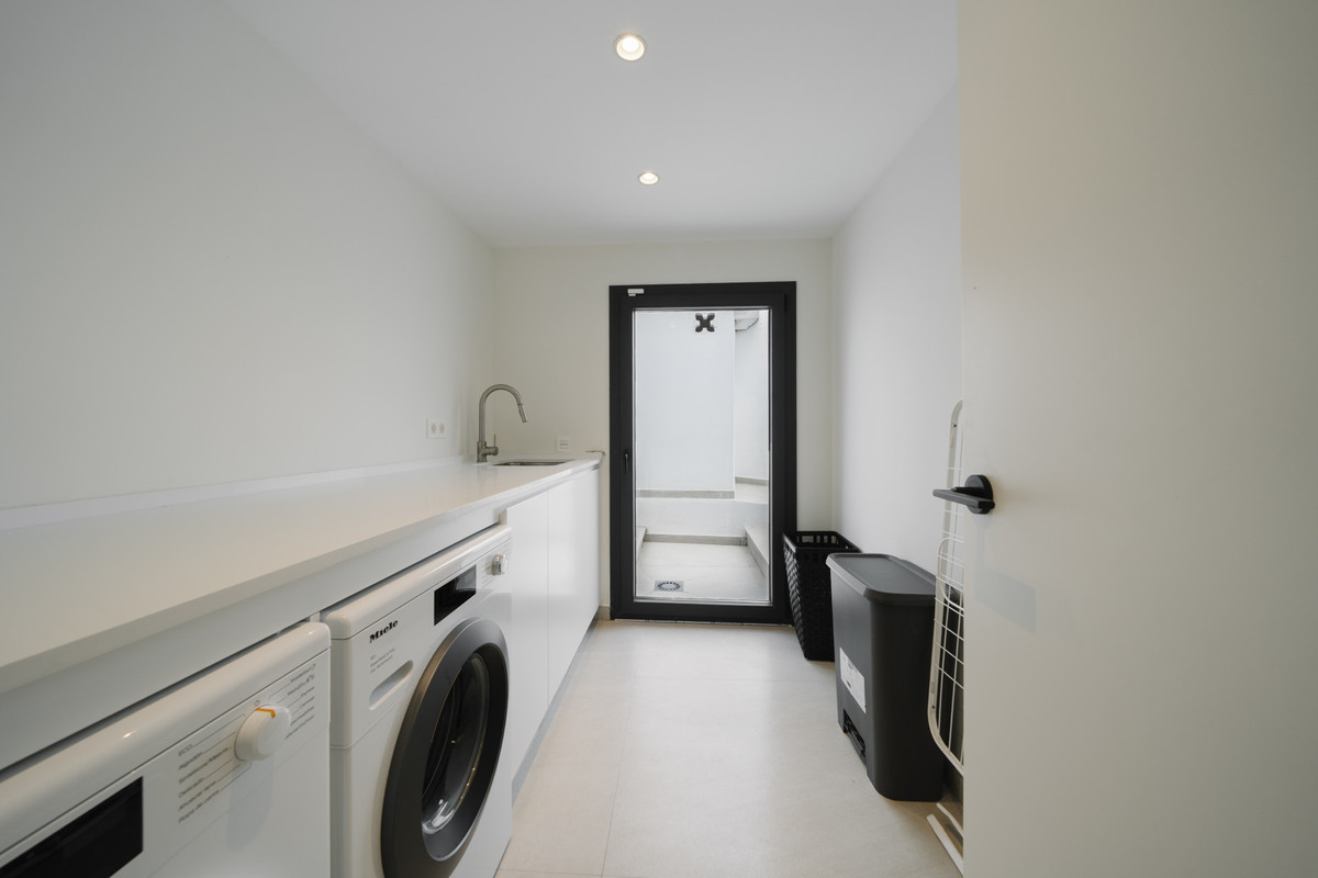 5 Bed Townhouse for sale in San Pedro De Alcántara Costa Del Sol, Málaga, Spain