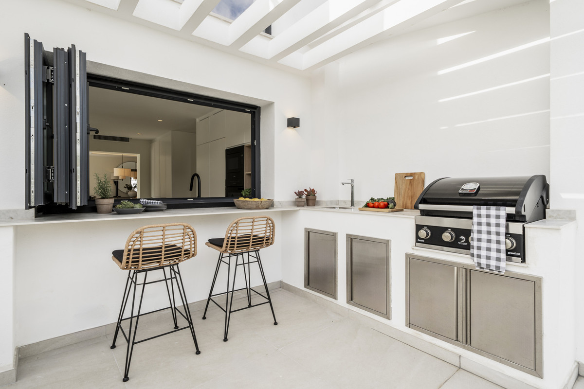 5 Bed Townhouse for sale in San Pedro De Alcántara Costa Del Sol, Málaga, Spain