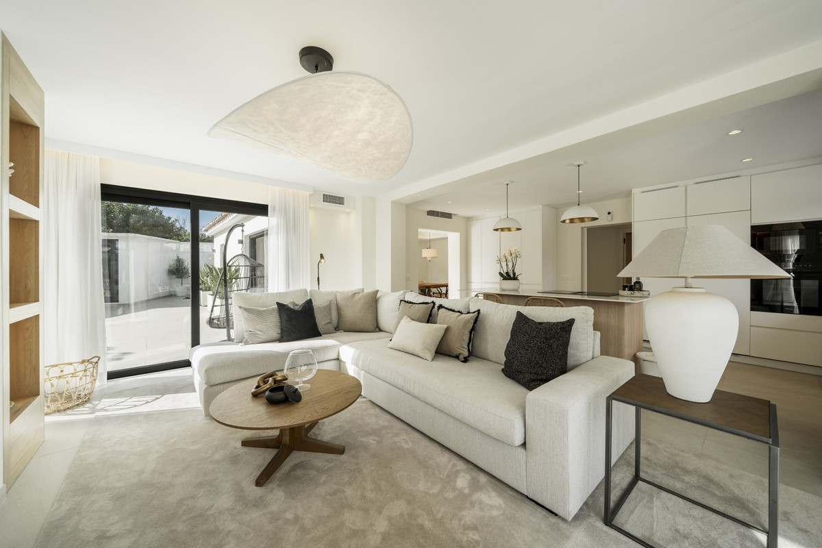 5 Bed Townhouse for sale in San Pedro De Alcántara Costa Del Sol, Málaga, Spain