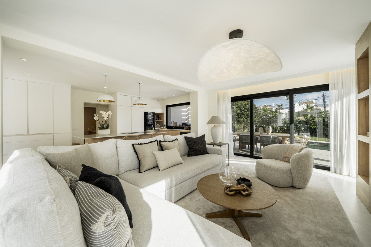 5 Bed Townhouse for sale in San Pedro De Alcántara Costa Del Sol, Málaga, Spain