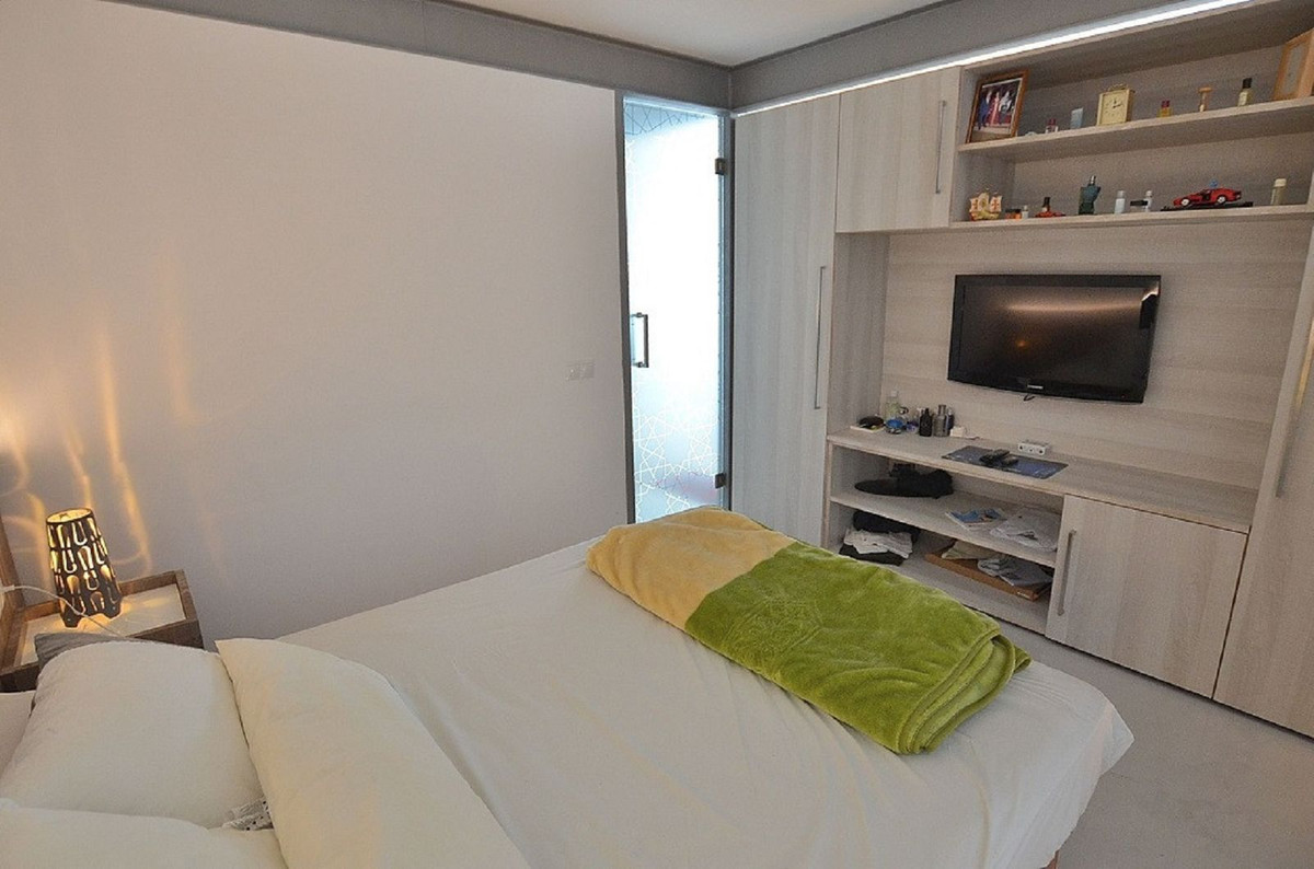 2 Bed Apartment for sale in Benalmadena Costa Costa Del Sol, Málaga, Spain