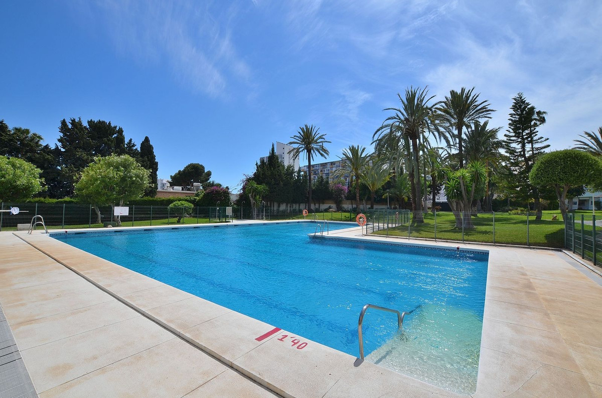 2 Bed Apartment for sale in Benalmadena Costa Costa Del Sol, Málaga, Spain