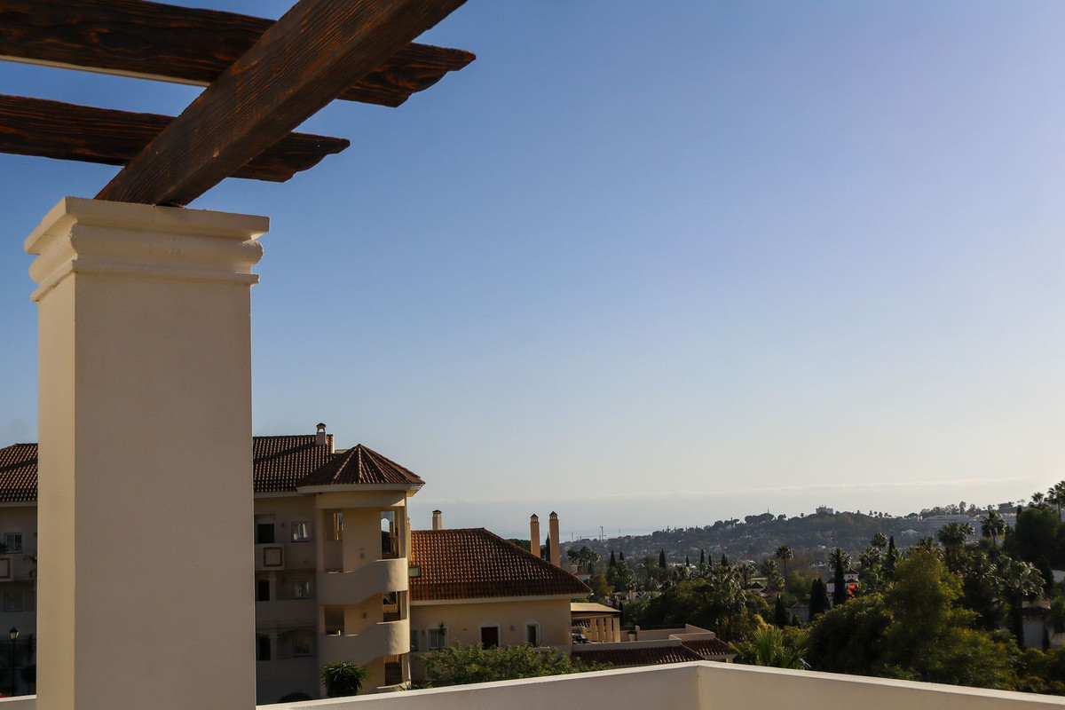 3 Bed Apartment for sale in Nueva Andalucía Costa Del Sol, Málaga, Spain