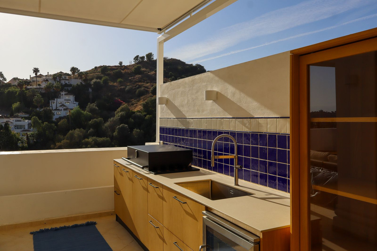 3 Bed Apartment for sale in Nueva Andalucía Costa Del Sol, Málaga, Spain