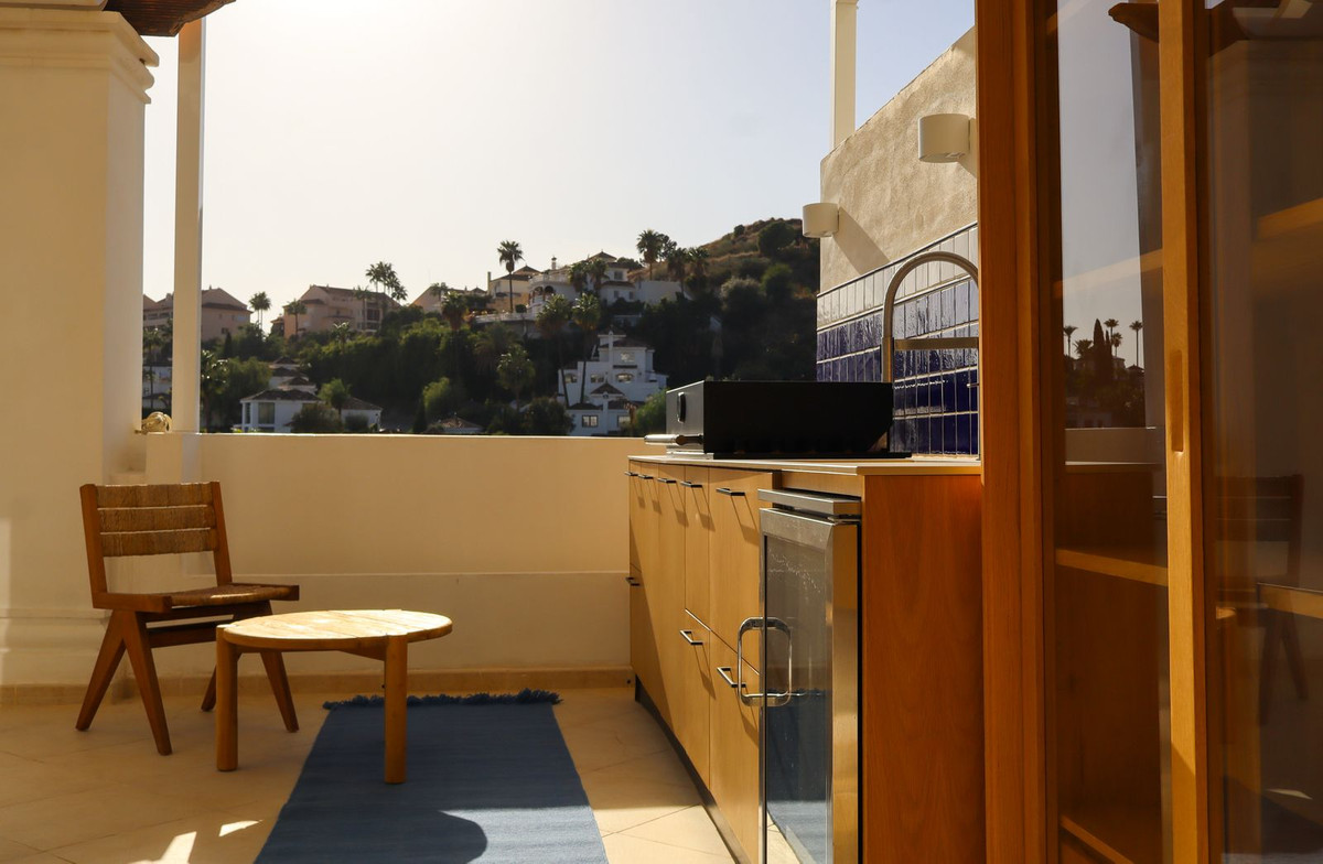 3 Bed Apartment for sale in Nueva Andalucía Costa Del Sol, Málaga, Spain