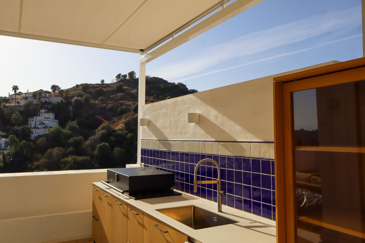 3 Bed Apartment for sale in Nueva Andalucía Costa Del Sol, Málaga, Spain