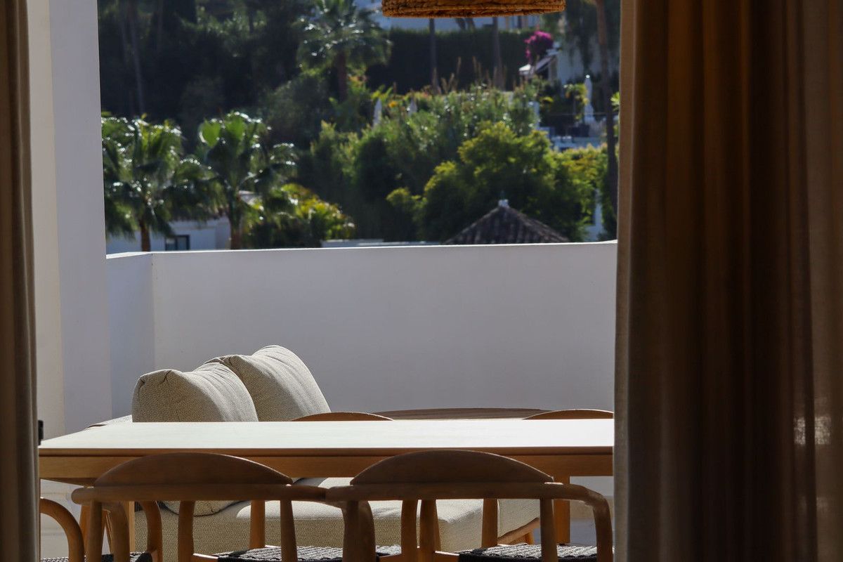 3 Bed Apartment for sale in Nueva Andalucía Costa Del Sol, Málaga, Spain