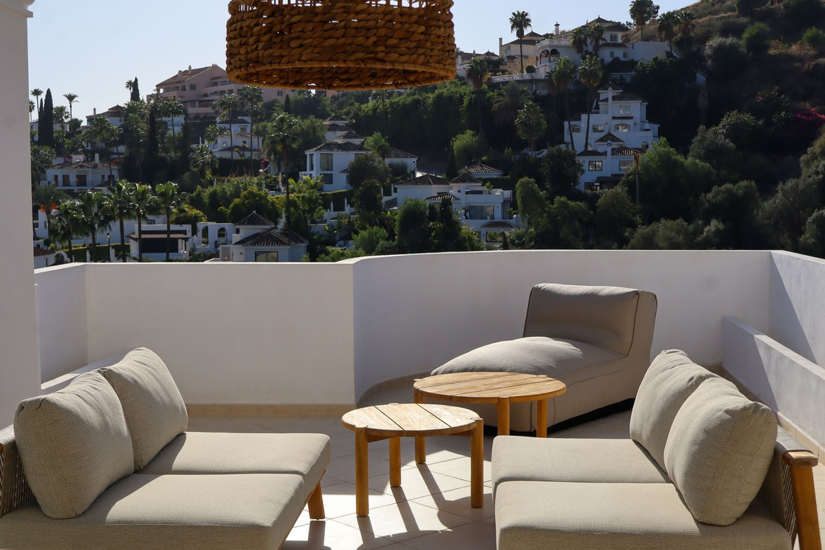 3 Bed Apartment for sale in Nueva Andalucía Costa Del Sol, Málaga, Spain