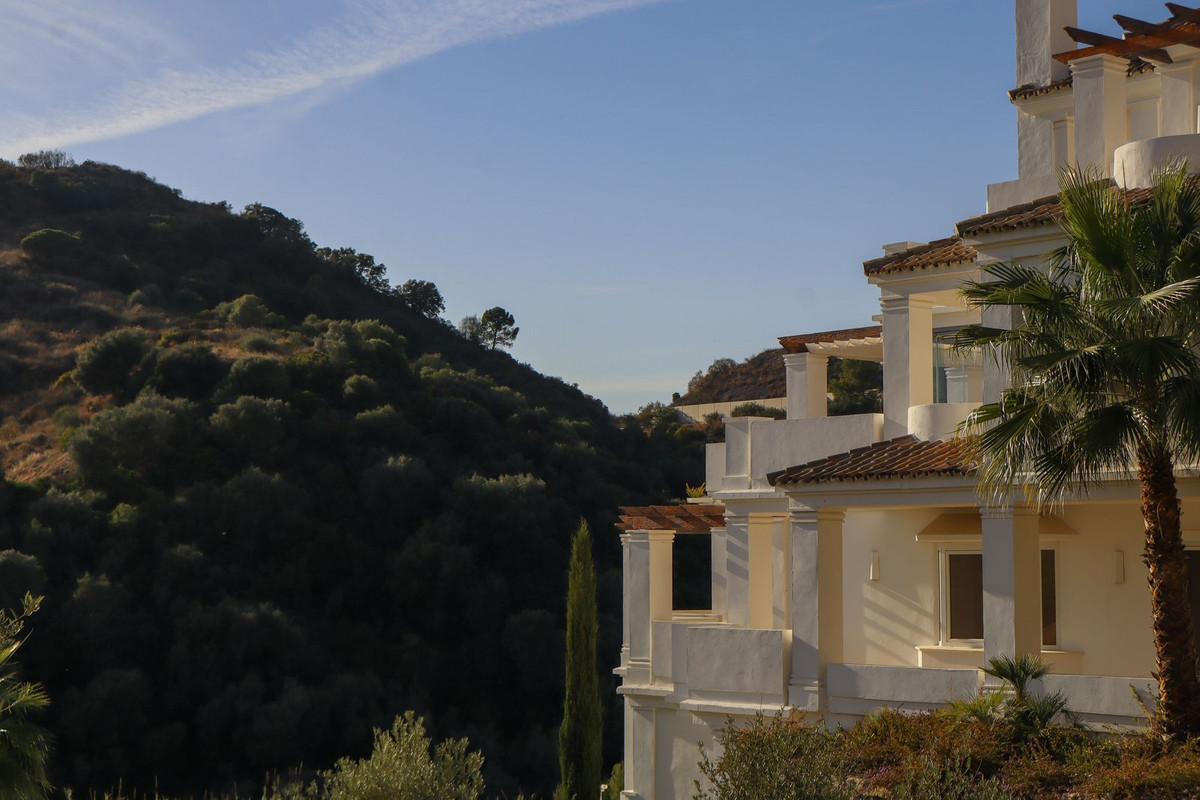 3 Bed Apartment for sale in Nueva Andalucía Costa Del Sol, Málaga, Spain