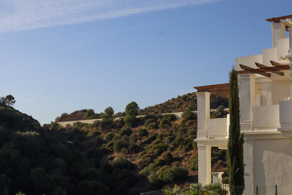 3 Bed Apartment for sale in Nueva Andalucía Costa Del Sol, Málaga, Spain