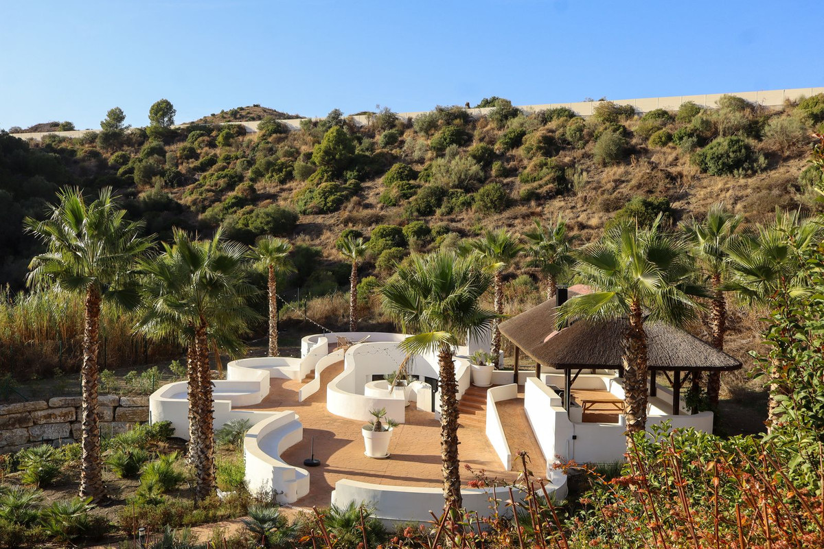 3 Bed Apartment for sale in Nueva Andalucía Costa Del Sol, Málaga, Spain