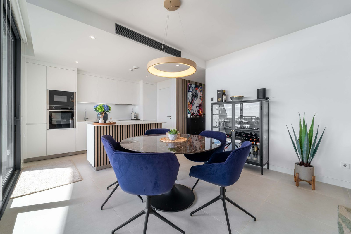 2 Bed Apartment for sale in Fuengirola Costa Del Sol, Málaga, Spain