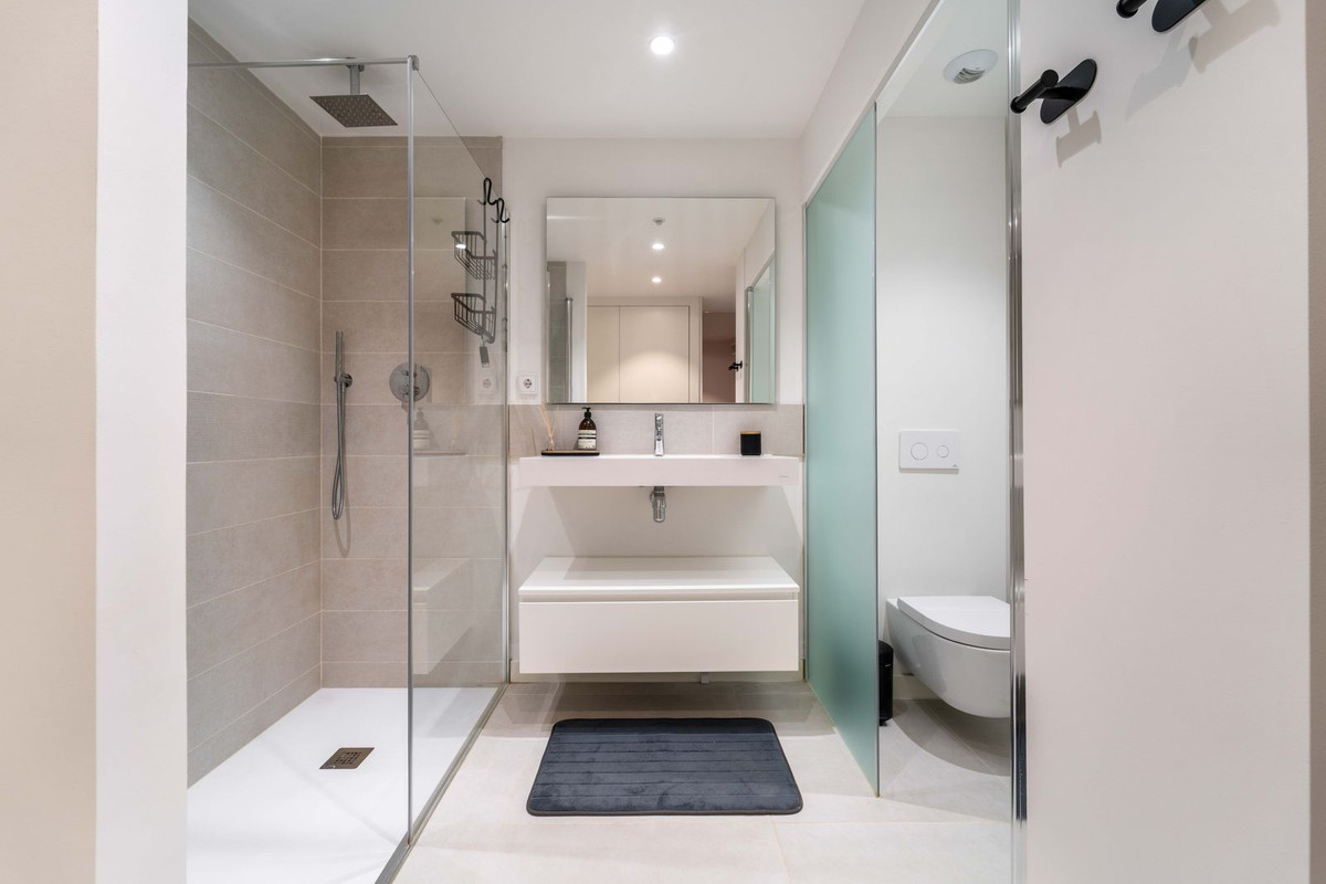2 Bed Apartment for sale in Fuengirola Costa Del Sol, Málaga, Spain