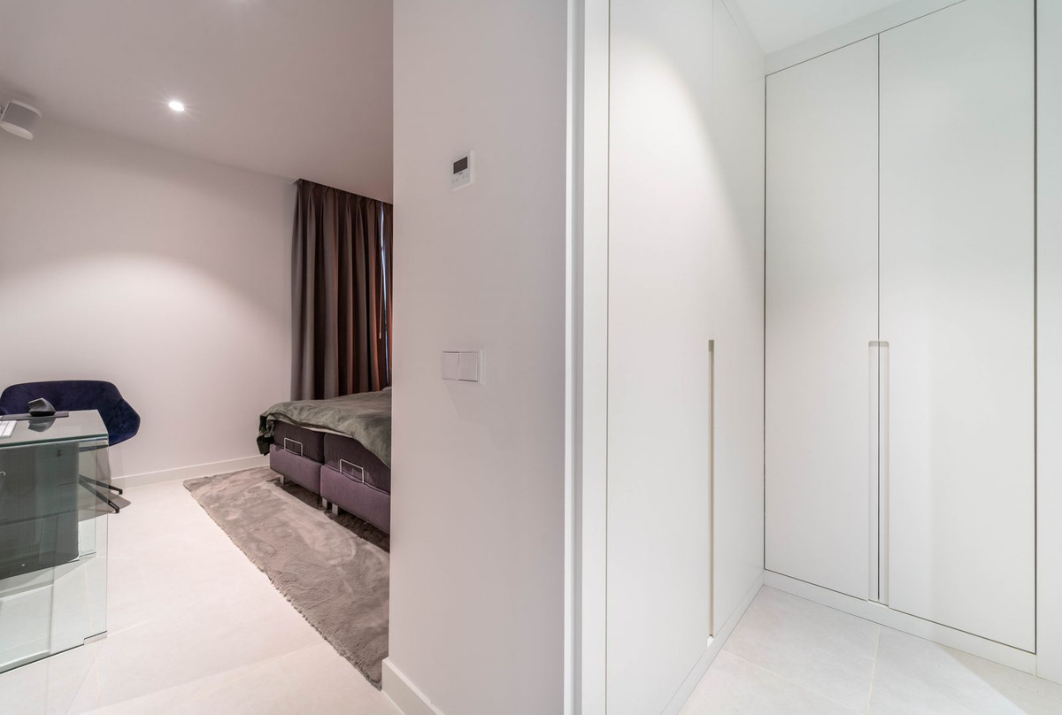 2 Bed Apartment for sale in Fuengirola Costa Del Sol, Málaga, Spain