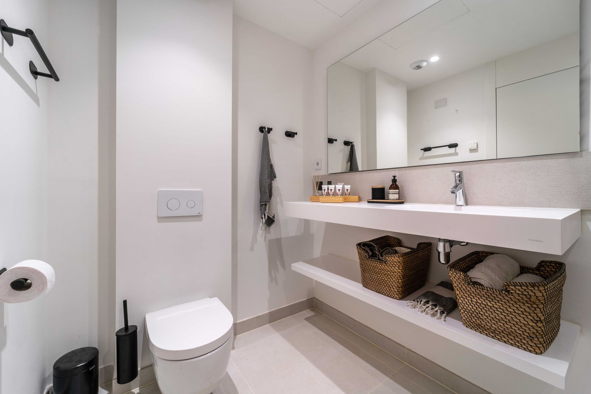 2 Bed Apartment for sale in Fuengirola Costa Del Sol, Málaga, Spain