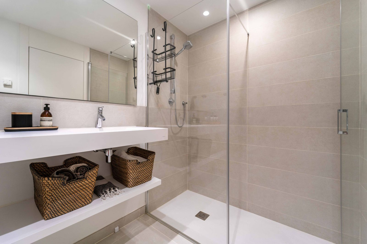 2 Bed Apartment for sale in Fuengirola Costa Del Sol, Málaga, Spain
