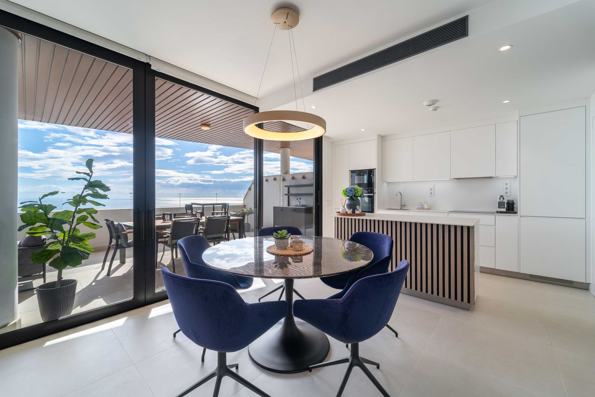 2 Bed Apartment for sale in Fuengirola Costa Del Sol, Málaga, Spain