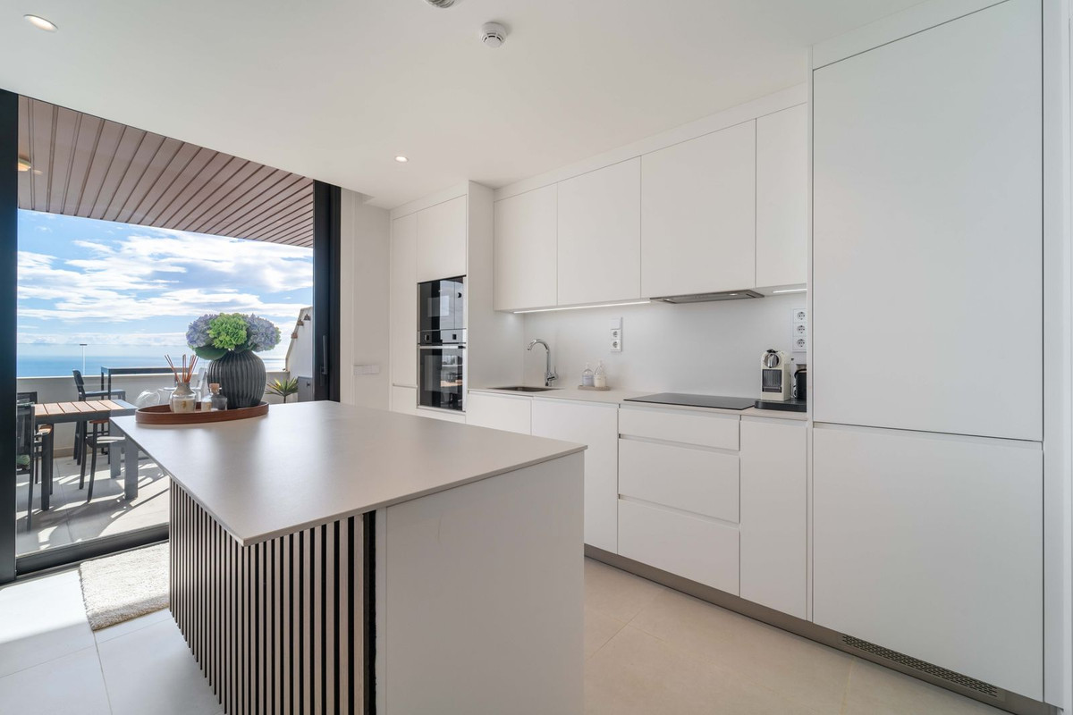 2 Bed Apartment for sale in Fuengirola Costa Del Sol, Málaga, Spain