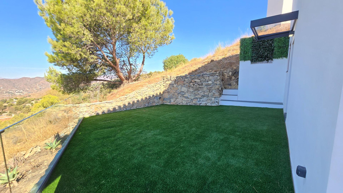 4 Bed Townhouse for sale in Limonar Málaga Ciudad, Málaga, Spain