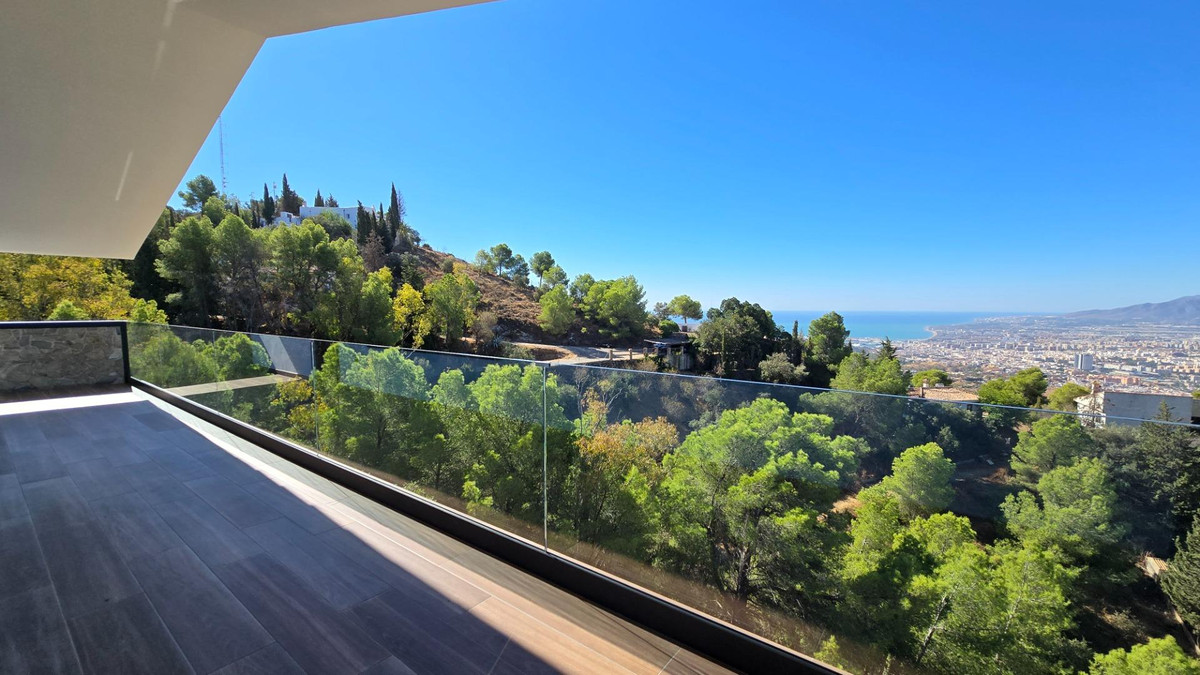 4 Bed Townhouse for sale in Limonar Málaga Ciudad, Málaga, Spain