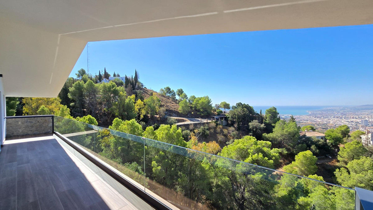 4 Bed Townhouse for sale in Limonar Málaga Ciudad, Málaga, Spain