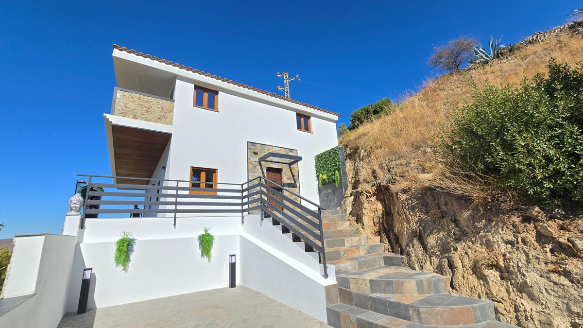 4 Bed Townhouse for sale in Limonar Málaga Ciudad, Málaga, Spain