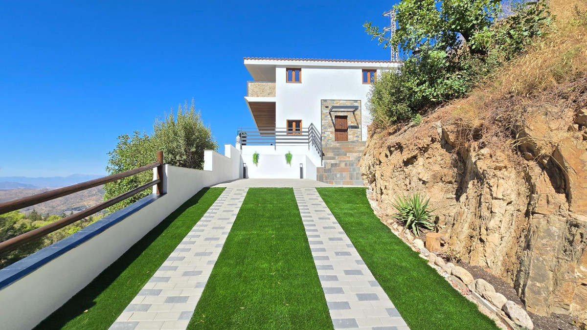 4 Bed Townhouse for sale in Limonar Málaga Ciudad, Málaga, Spain