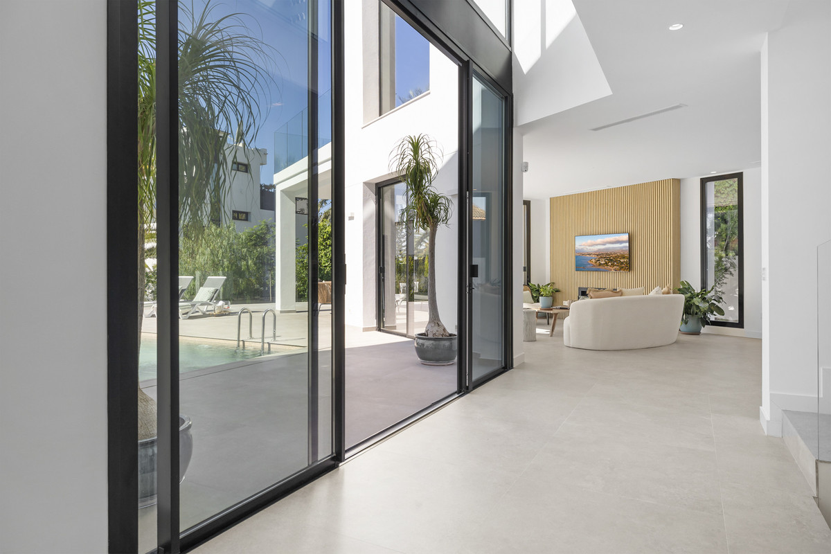 5 Bed Townhouse for sale in Marbesa Costa Del Sol, Málaga, Spain