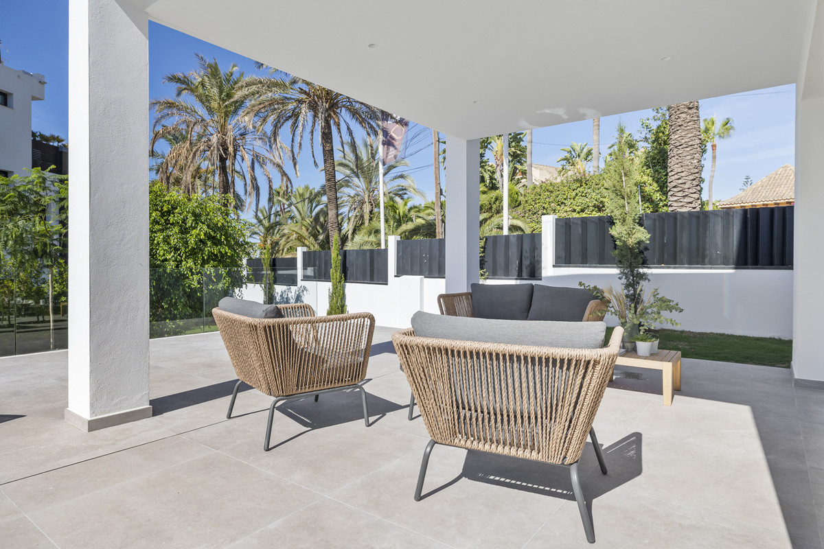 5 Bed Townhouse for sale in Marbesa Costa Del Sol, Málaga, Spain