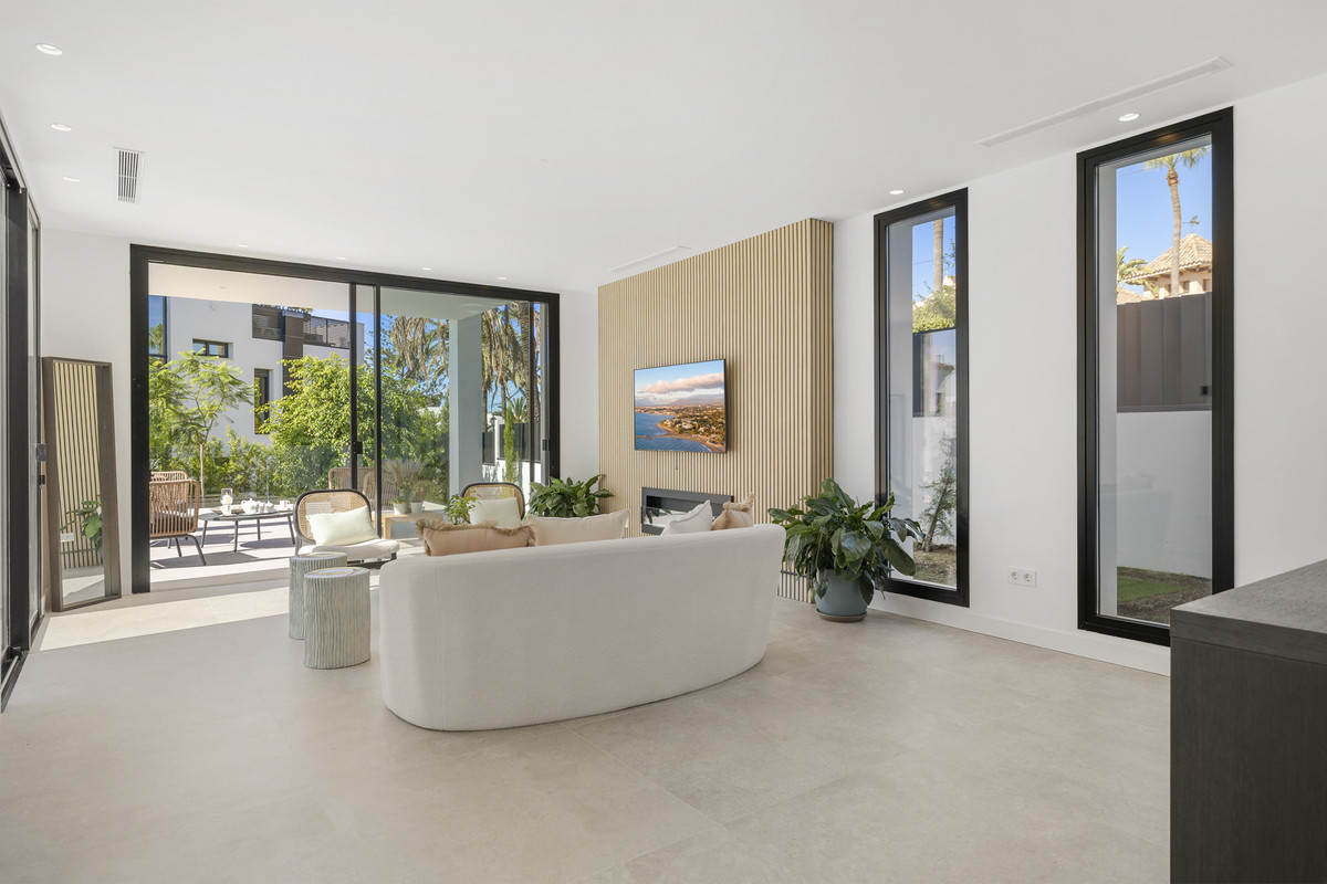 5 Bed Townhouse for sale in Marbesa Costa Del Sol, Málaga, Spain