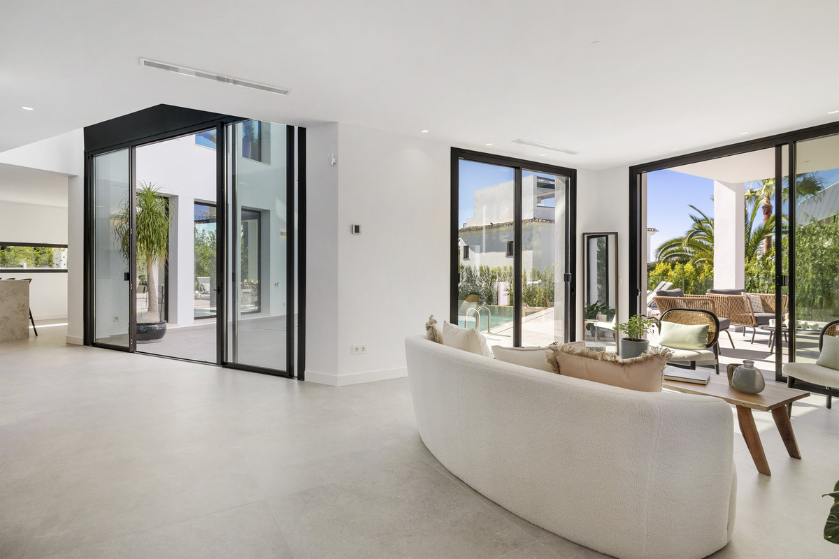 5 Bed Townhouse for sale in Marbesa Costa Del Sol, Málaga, Spain
