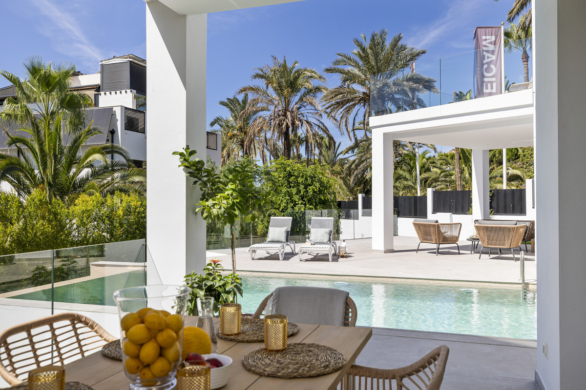 5 Bed Townhouse for sale in Marbesa Costa Del Sol, Málaga, Spain