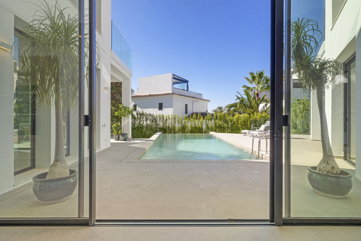 5 Bed Townhouse for sale in Marbesa Costa Del Sol, Málaga, Spain