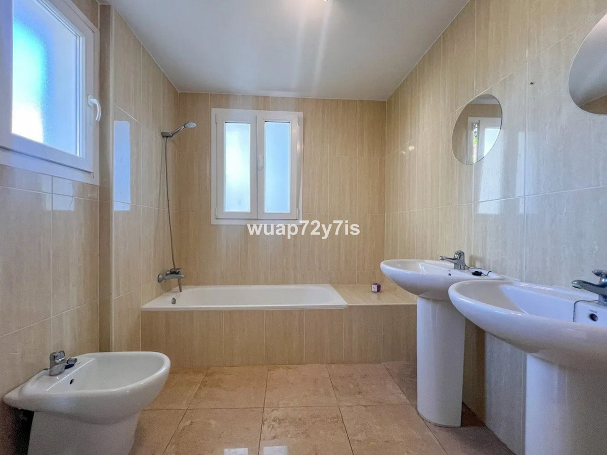 Se vende Villa - Chalet de 5 dormitorios en Costa Del Sol, Málaga, España