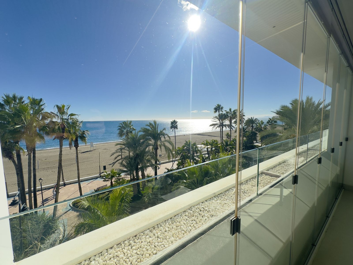 3 Bed Apartment for sale in Estepona Costa Del Sol, Málaga, Spain