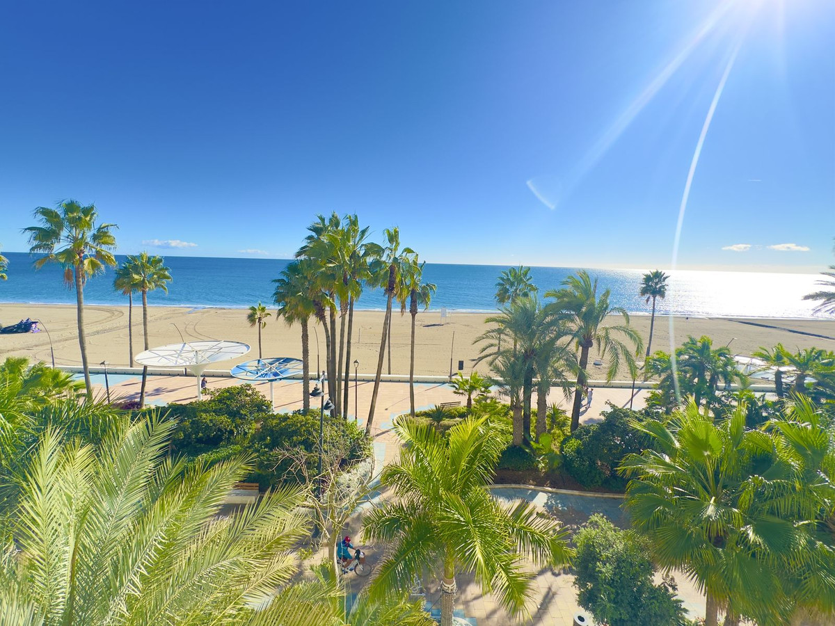 3 Bed Apartment for sale in Estepona Costa Del Sol, Málaga, Spain