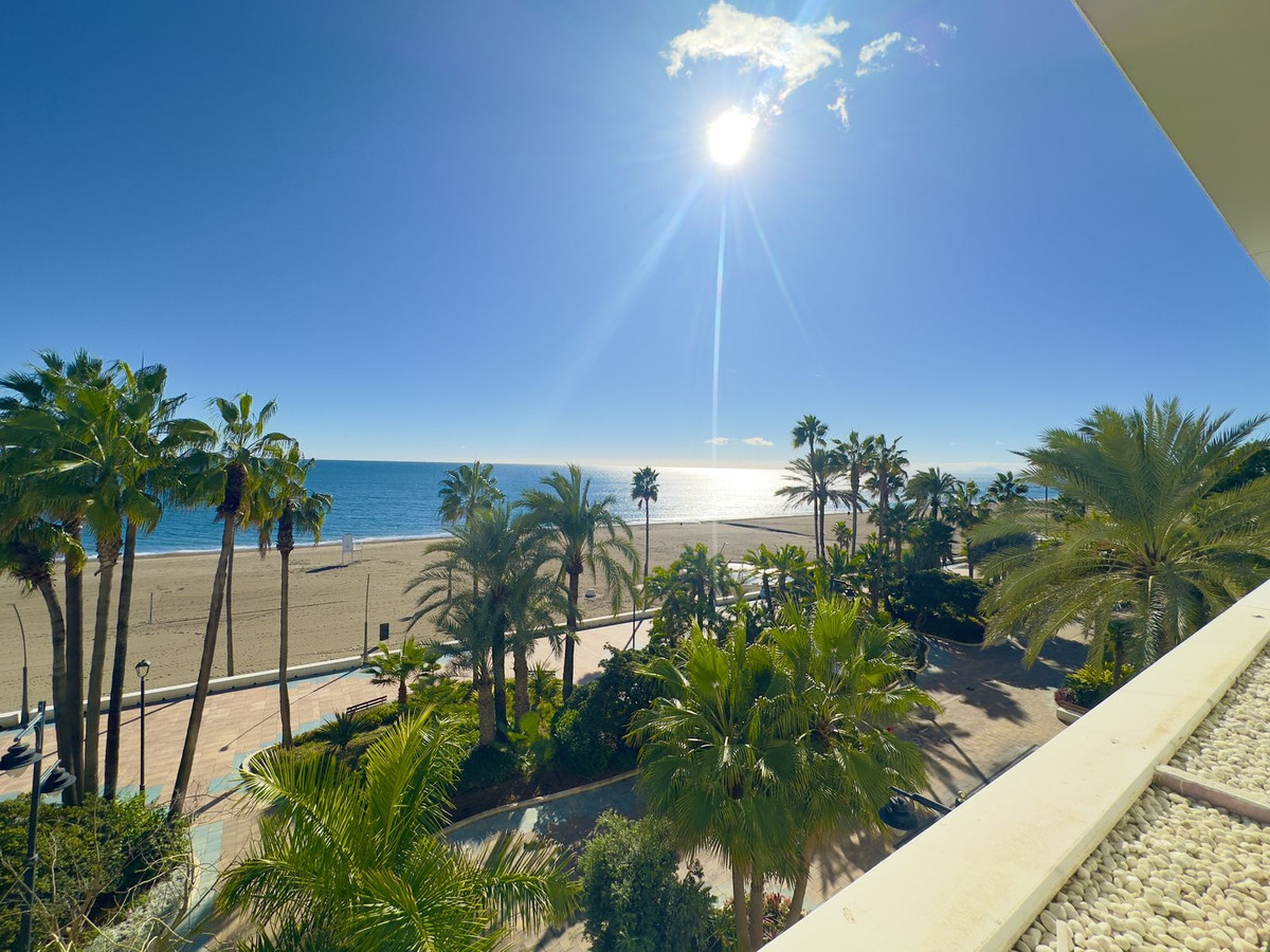3 Bed Apartment for sale in Estepona Costa Del Sol, Málaga, Spain