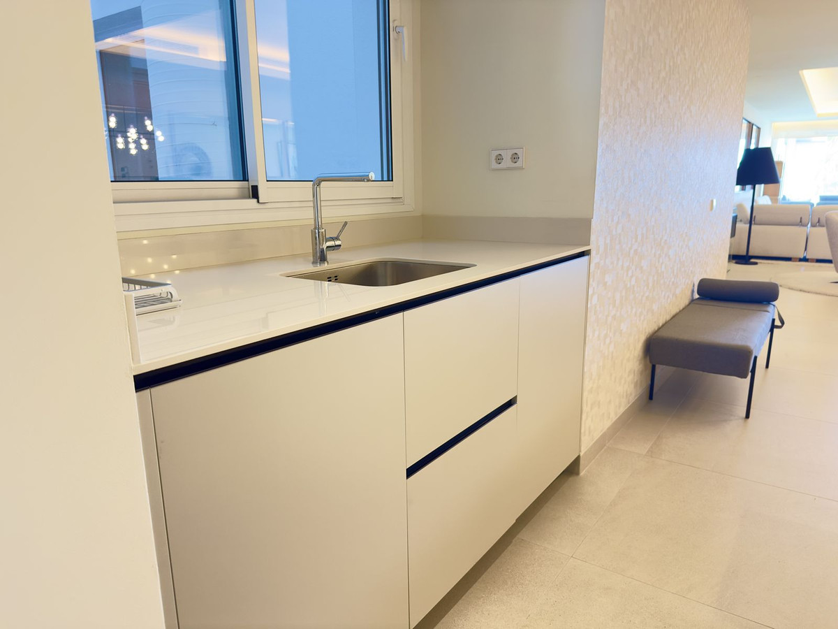 3 Bed Apartment for sale in Estepona Costa Del Sol, Málaga, Spain