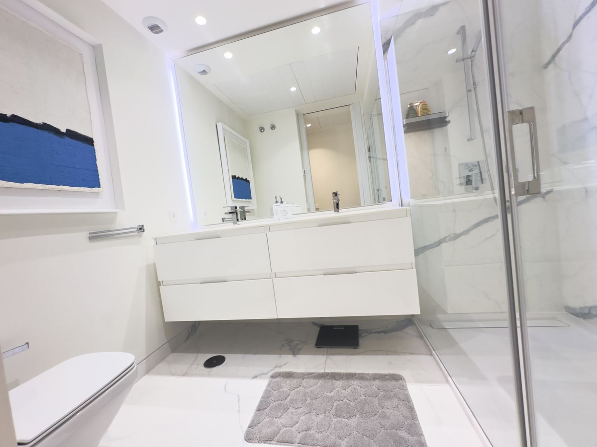 3 Bed Apartment for sale in Estepona Costa Del Sol, Málaga, Spain