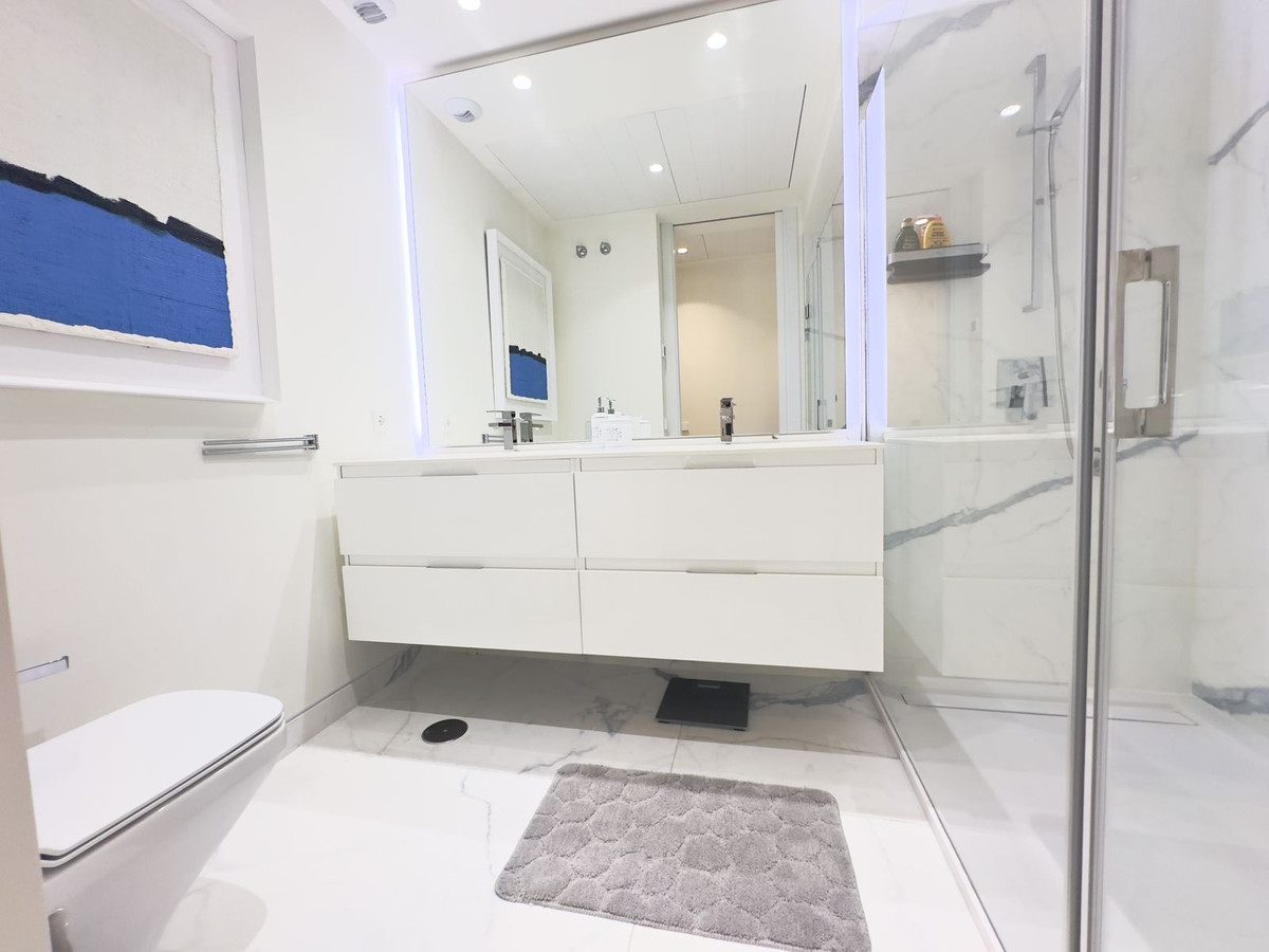 3 Bed Apartment for sale in Estepona Costa Del Sol, Málaga, Spain